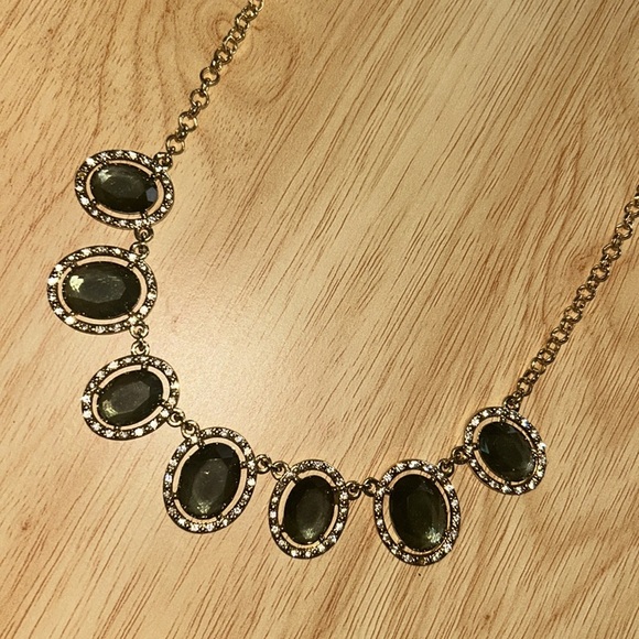 Green stone Gold Necklace - Picture 4 of 4